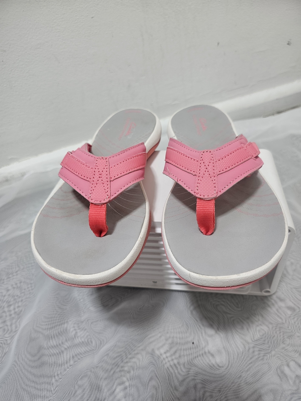 Clarks Pink and Gray Women's Cushioned Thong Sandals - Picture 3 of 8
